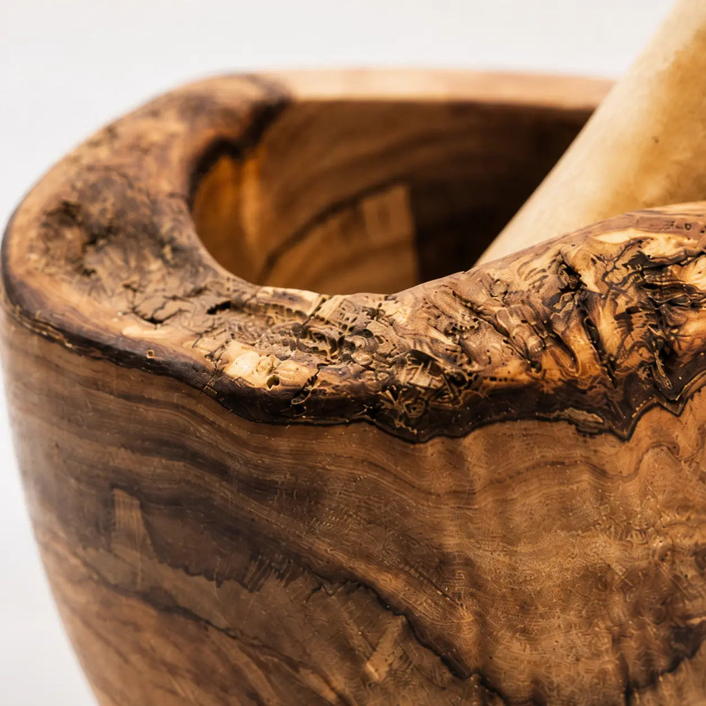 Mortel i olivträ med stöt – 2 storlekar i Köksredskap – hållbart alternativ från HållbarHem. Alla rättigheter förbehållna