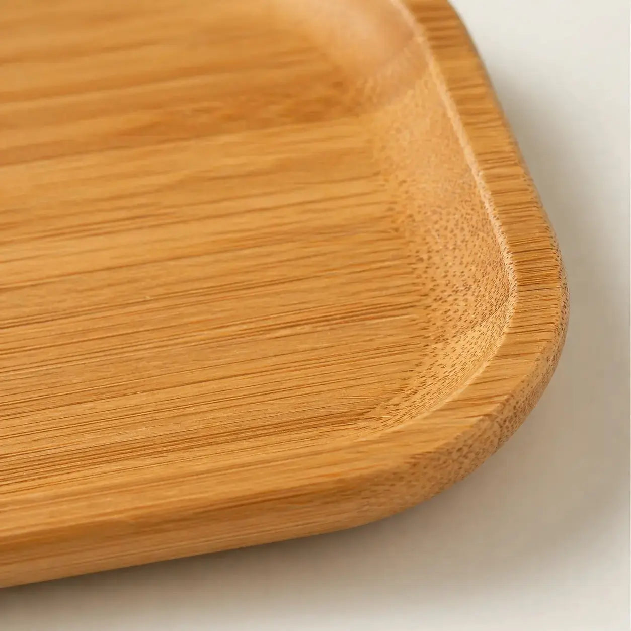 Serveringsfat i bambu – kvadratiskt 10 × 10 cm i Servering – hållbart alternativ från HållbarHem. Alla rättigheter förbehållna